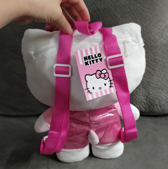 Hello Kitty Plush Backpack - Picture 4 of 6
